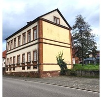 Top-Renditeobjekt: 5 Wohneinheiten im historischen Schulhaus mit großem Entwicklungspotenzial - Althornbach