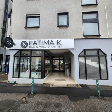 Außenansicht Friseur Laden - Raum für Visionen: vermietete Gewerbefläche in Homburgs Top-Lage