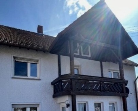 Hausansicht Hinten - 7 Zimmer Maisonettenwohnung in Heiligenmoschel