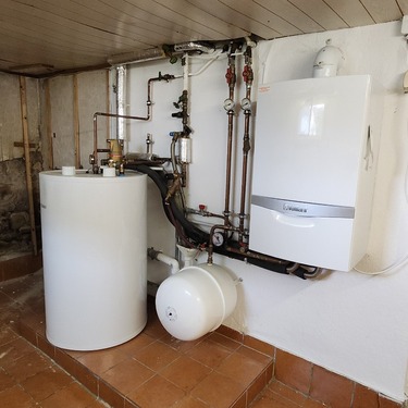 Heizung Gastherme mit Warmwasserspeicher Bj. 2014 - 