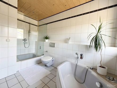 Badezimmer - (KI generiert) - 
