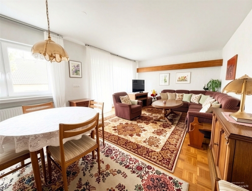 Wohnzimmer mit Essbereich - (KI generiert) - 
