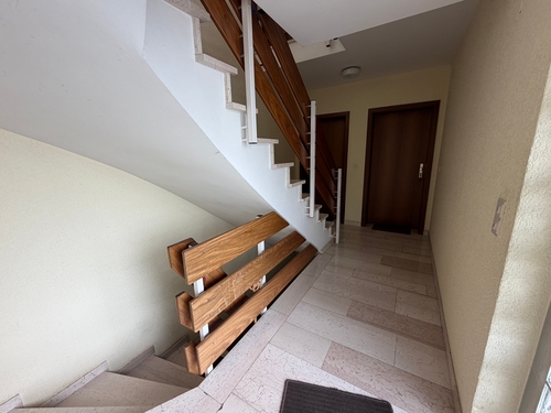Flur mit Treppe - 