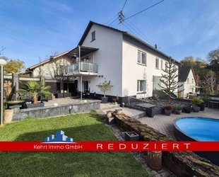 Großzügiges Wohnen für zwei Generationen: Poolbereich mit Poolbar und barrierefreiem EG - Katzweiler