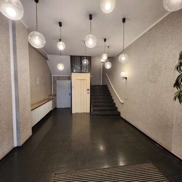 Eingang Treppenhaus mit Fah... - 