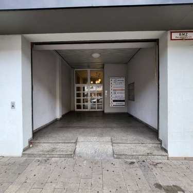 Haupteingang Bürokomplex - 