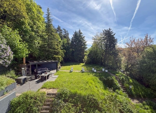 Gartenfläche neben dem Haus... - 