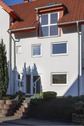 Straßenansicht - Housing approved: großes Reihenendhaus mit Stellplatz, Galerie & Terrasse über 4 Etagen zu vermieten