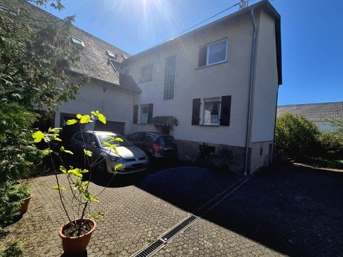 Hofansicht - Mehrfamilienhaus, Wohnhaus mit 377,00 m&sup2; in Blieskastel-Böckweiler zum Kaufen