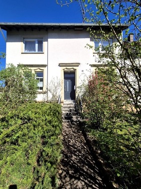 Eingang vermietete Wohneinheit im Haupthaus - 16 Zimmer Mehrfamilienhaus, Wohnhaus in Blieskastel-Böckweiler