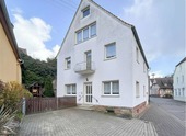 Vorderansicht - 7 Zimmer Mehrfamilienhaus, Wohnhaus zum Kaufen in Schönau