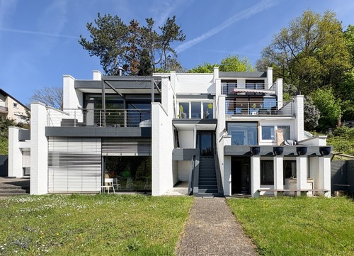 Außenansicht vorne - Top Architektur mit Wohnen auf gehobenem Niveau - Architektenvilla in Bestlage Kusel