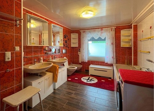 Badezimmer 1.OG Wohnung rechts - 