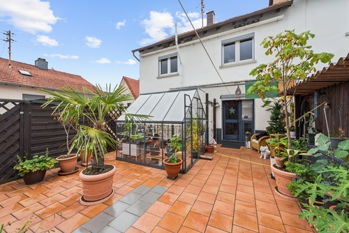 Terrasse mit Garten - 8 Zimmer Reihenendhaus in Theisbergstegen