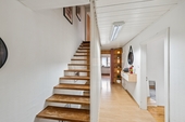 Flur mit Treppe - 