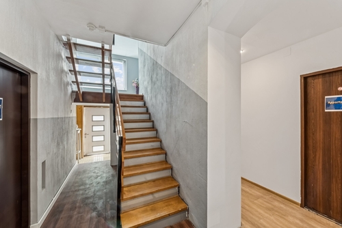 Treppenhaus - 10 Zimmer Mehrfamilienhaus, Wohnhaus in Sankt Ingbert