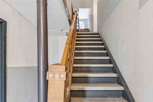 Treppenhaus - Mehrfamilienhaus, Wohnhaus mit 300,00 m&sup2; in Sankt Ingbert zum Kaufen
