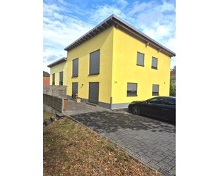 Zeitgemäße DHH mit Pultdach, Wärmepumpe & Terrasse – Attraktive Anlagechance in Wartenberg-Rohrbach