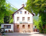 Frontansicht - Waldgaststätte Siegfriedschmiede – Ein traditionsreiches Schmuckstück im Edenkobener Tal.