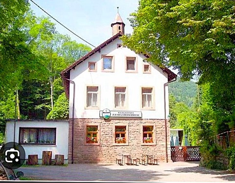 Frontansicht - Waldgaststätte Siegfriedschmiede – Ein traditionsreiches Schmuckstück im Edenkobener Tal.