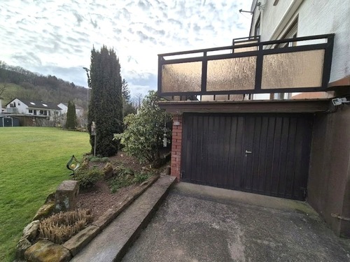 Blick auf Terrasse und Garten - 