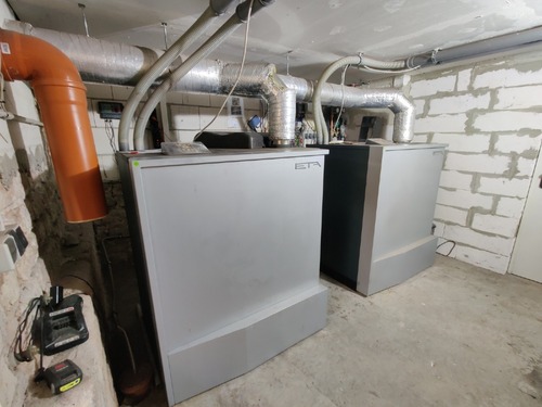 Neue Biomassekessel (ETA-Öfen) mit jeweils 50 KW - 