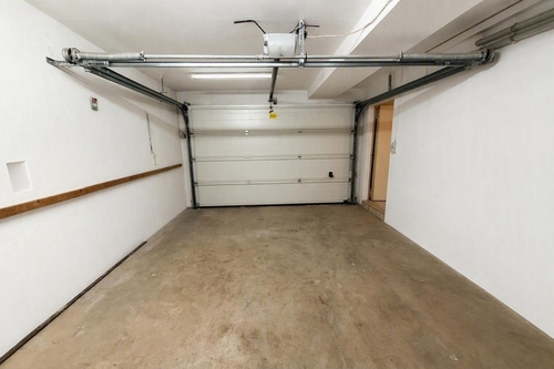 Garage - (KI generiert) - 