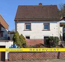 Seltene Chance in Otterbach – Freistehendes Wohnhaus mit großem Ausbaupotenzial & Sanierungsbedarf