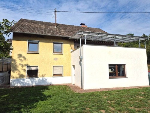 Rückansicht - Freistehendes gepflegtes Einfamilienhaus in Sulzbachtal – sofort bezugsbereit in ruhiger Lage