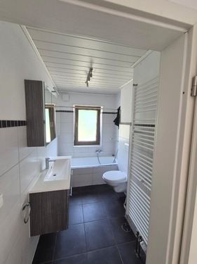 Badezimmer EG mit Wanne - 