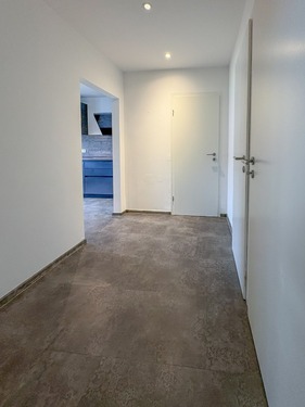 Flur EG - 6 Zimmer Einfamilienhaus in Idar-Oberstein