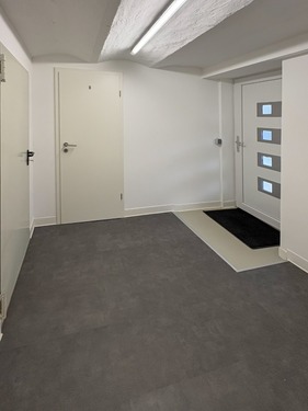 Flur Einliegerwohnung und Eingang - 