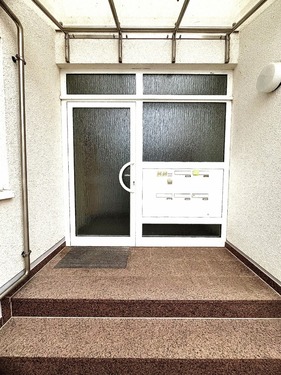 Hauseingang - Erdgeschoßwohnung mit 56,44 m&sup2; in Kallstadt zum Kaufen