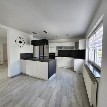 Küche mit Kochinsel - Doppelhaushälfte mit 129,00 m&sup2; in Hütschenhausen zum Kaufen