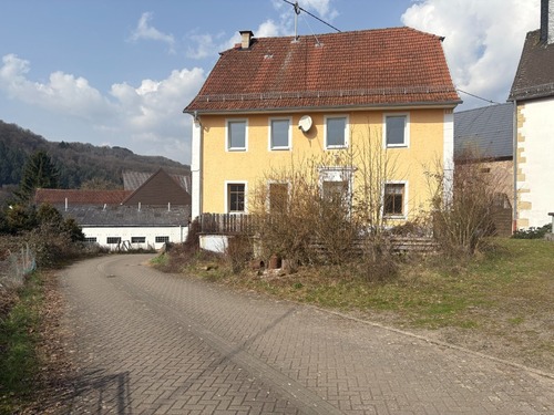 Hausansicht - Charmantes, denkmalgeschütztes Einfamilienhaus mit Privatsphäre und Naturanschluss