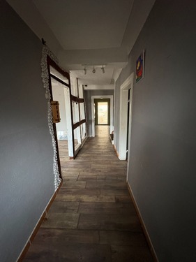 Flur EG Eingangsbereich - 14 Zimmer Einfamilienhaus zum Kaufen in Niederalben