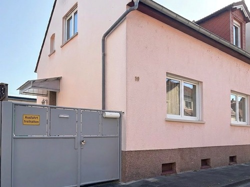Frontansicht - „Einfamilienhaus mit Anbau in ruhiger Lage – Potenzial inklusive“ in Ludwigshafen-Oggersheim
