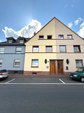 Straßenansicht - 6 Zimmer Doppelhaushälfte zum Kaufen in Eisenberg