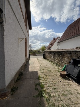 Stellplatz im Hof - 6 Zimmer Doppelhaushälfte in Kerzenheim