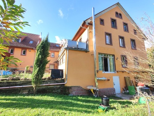 Stirnseite Hauptgebäude, Balkon wird gerade errichtet - 
