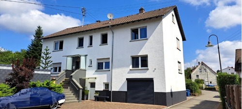 Außenansicht. - 9 Zimmer Zweifamilienhaus zum Kaufen in Katzweiler