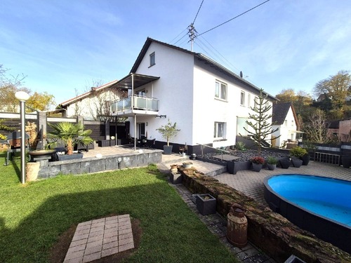 Ansicht Terrasse - 9 Zimmer Zweifamilienhaus in Katzweiler