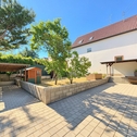 Außenansicht mit Terrasse - (KI generiert) - 