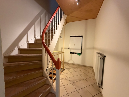 Flur mit Treppe - 