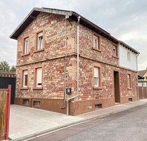 Familienfreundliches Einfamilienhaus in Eisenberg mit schönem Garten, Pool, Solaranlage & Garage - Eisenberg (Pfalz)