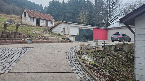 Garten + Nebengebäude - 14 Zimmer Mehrfamilienhaus, Wohnhaus zum Kaufen in Sankt Julian