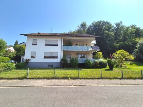 Straßenansicht - 4.5 Zimmer Dachgeschoßwohnung zum Kaufen in Mörlenbach