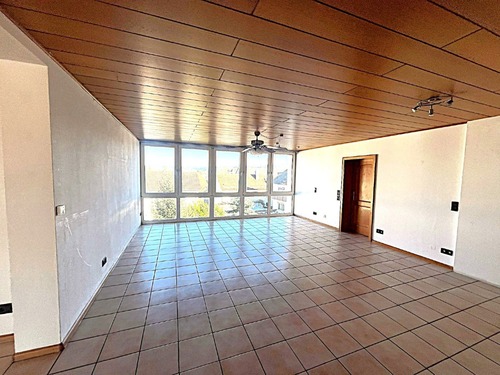 Wohnzimmer.. - Attraktive Dachgeschosswohnung mit sonniger Terrasse