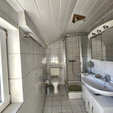 Badezimmer mit Dusche 1.OG - 