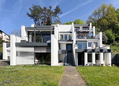 Außenansicht vorne - Top Architektur mit Wohnen auf gehobenem Niveau - Architektenvilla in Bestlage Kusel